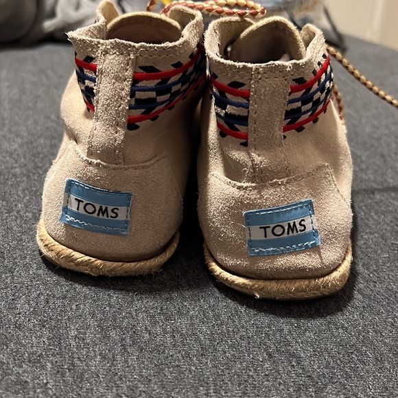 Toms booties size 7 - Picture 3 of 7